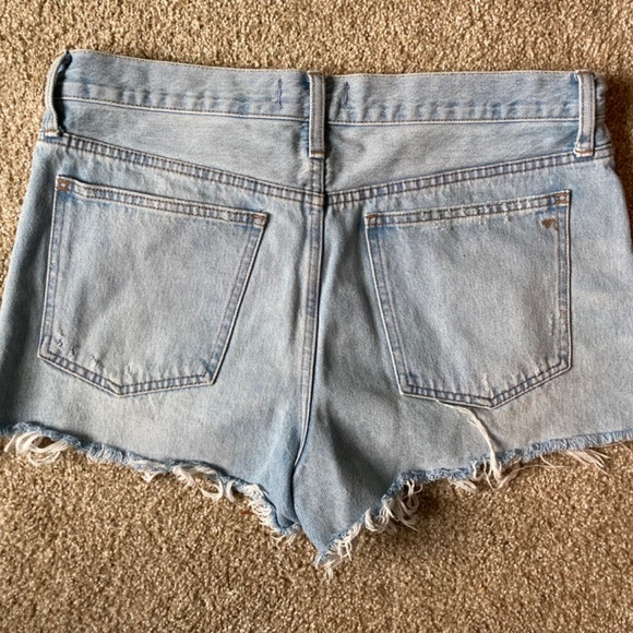 Madewell Relaxed Denim Shorts in Cedarcroft Wash - Picture 2 of 4